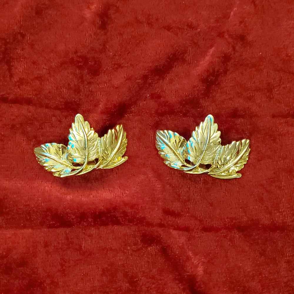 Vintage Gold Tone Leaf Shaped Shoe Clips Signed With Patent #